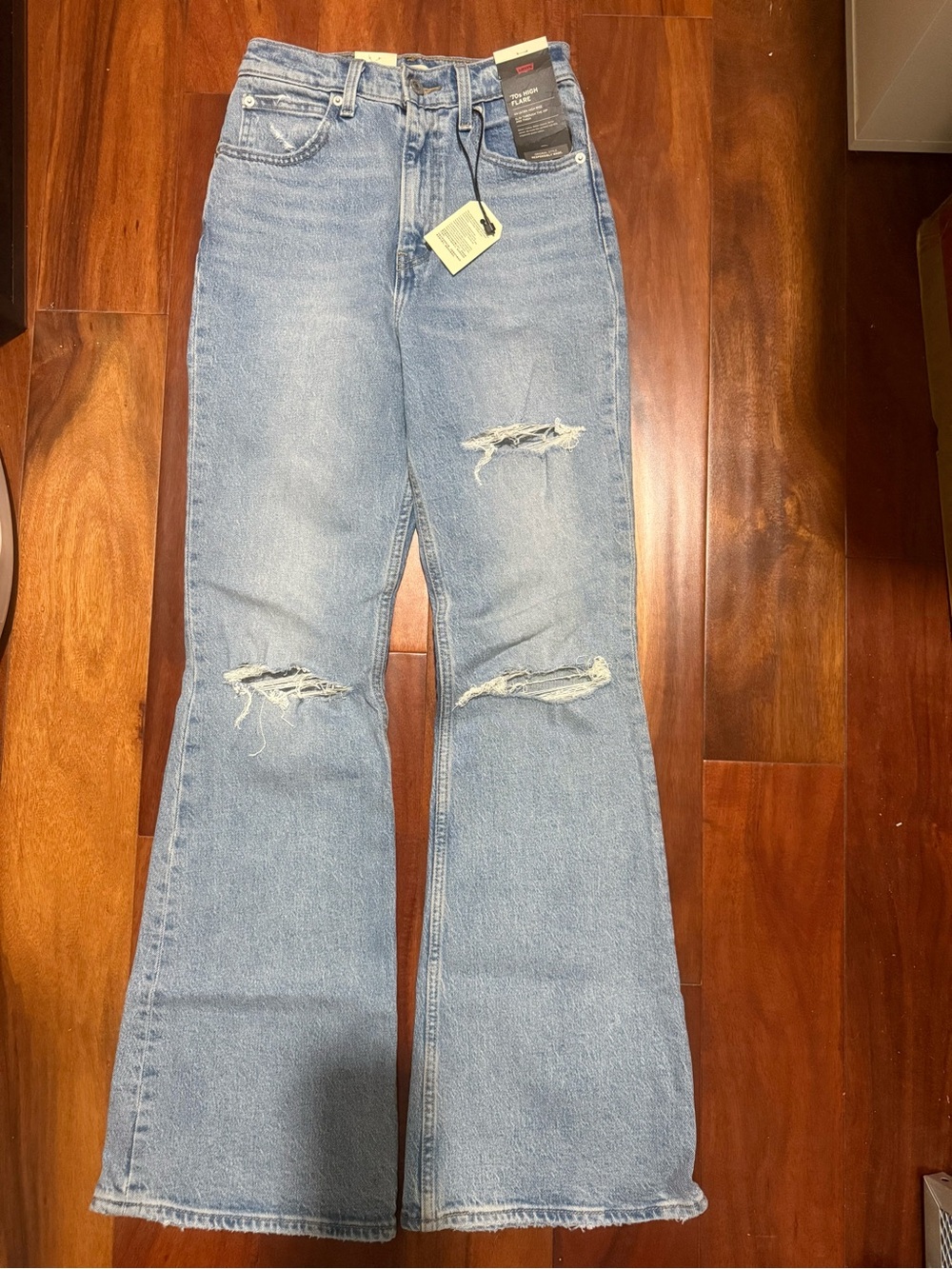 NWT Levi’s Distressed Flare Women’s Jeans size 25